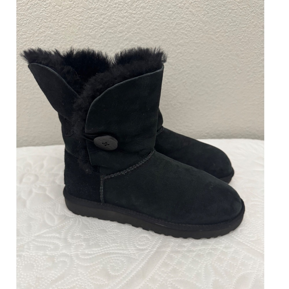 Ugg Bailey Button Black Suede Shearling Boots Size 8